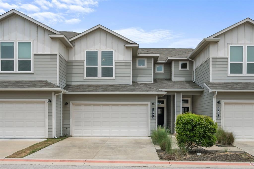 View 1805 Roseburg Dr Unit #31 in Creekside at Pioneer Crossing West 1805 Roseburg Dr Unit #31 - front exterior - Luxury home in Creekside at Pioneer Crossing West, Austin, TX