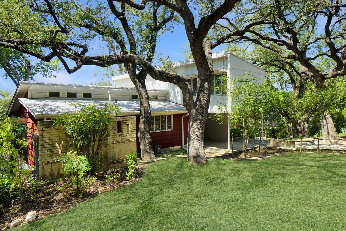 1806 Alta Vista Ave - front exterior - Luxury home in Travis Heights, Austin, TX