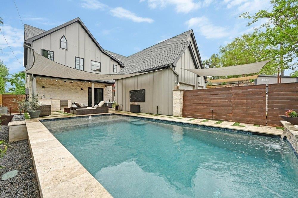 View 1806 Kenwood Ave Unit #2 in Travis Heights 1806 Kenwood Ave Unit #2 - front exterior - Luxury home in Travis Heights, Austin, TX