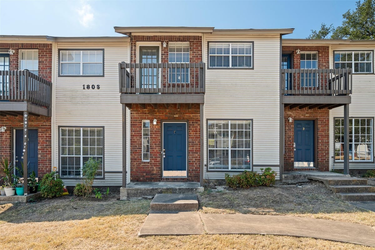 View 1806 River Crossing CR CIR Unit #C in River Crossing Condo 1806 River Crossing CR CIR Unit #C - property photo 1 - Luxury home in River Crossing Condo, Austin, TX