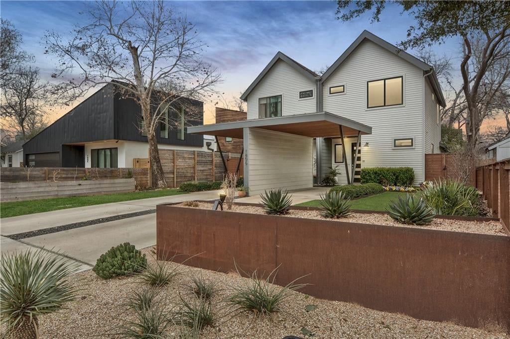 View 1806 Riverview St Unit #B in Taylor V E 02 1806 Riverview St Unit #B - front exterior - Luxury home in Taylor V E 02, Austin, TX