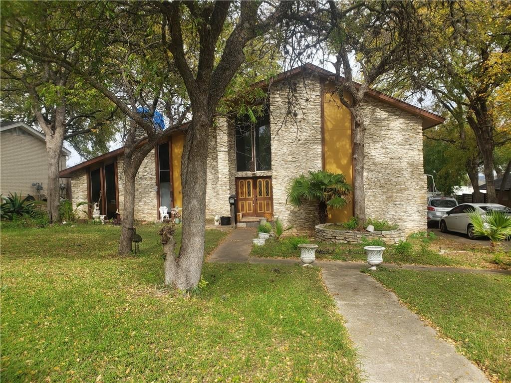 View 1806 Woodland Ave in Colorado Hills Estates Sec 02 1806 Woodland Ave - front exterior - Luxury home in Colorado Hills Estates Sec 02, Austin, TX