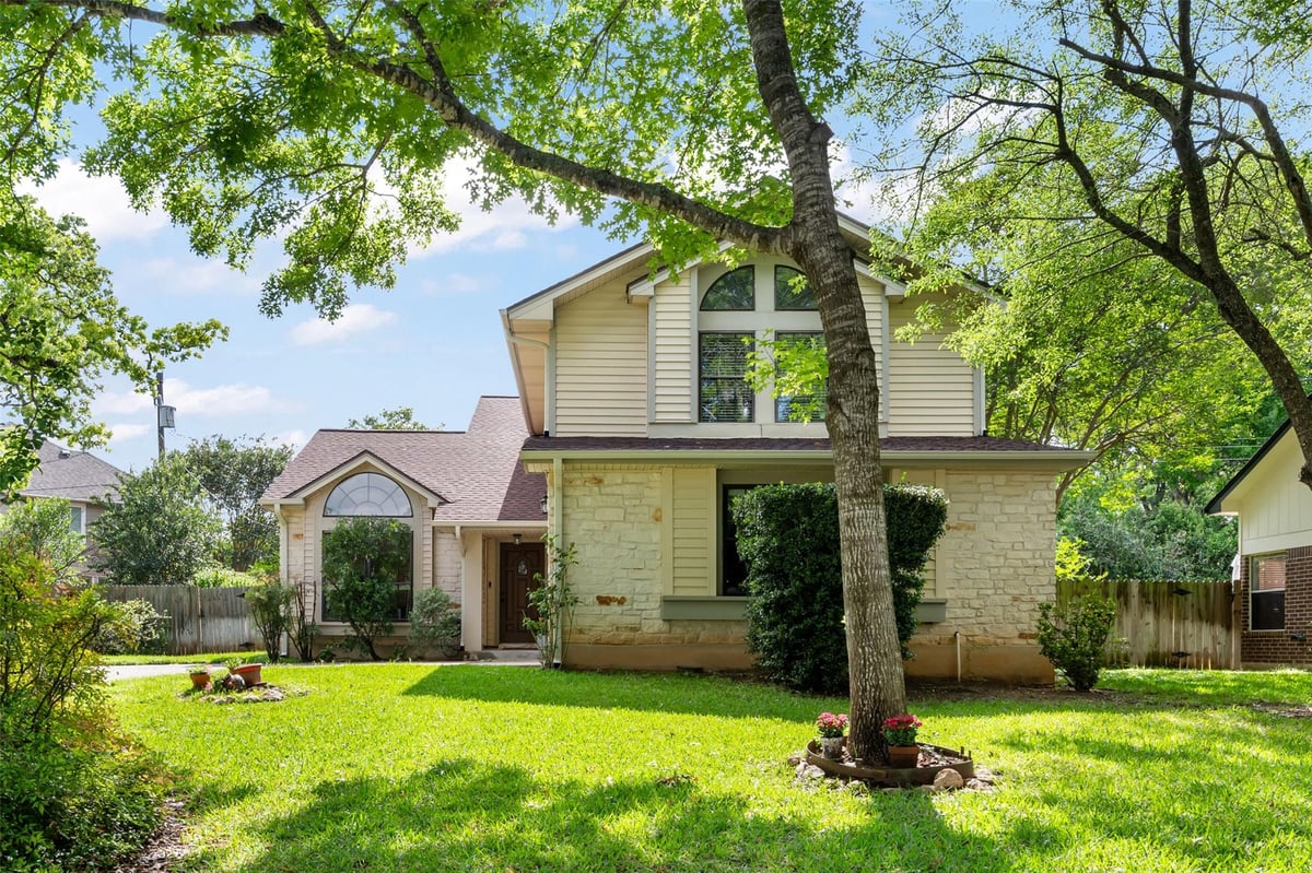 View 1807 Blackjack Dr in Woods Sec 04 1807 Blackjack Dr - front exterior - Luxury home in Woods Sec 04, Round Rock, TX