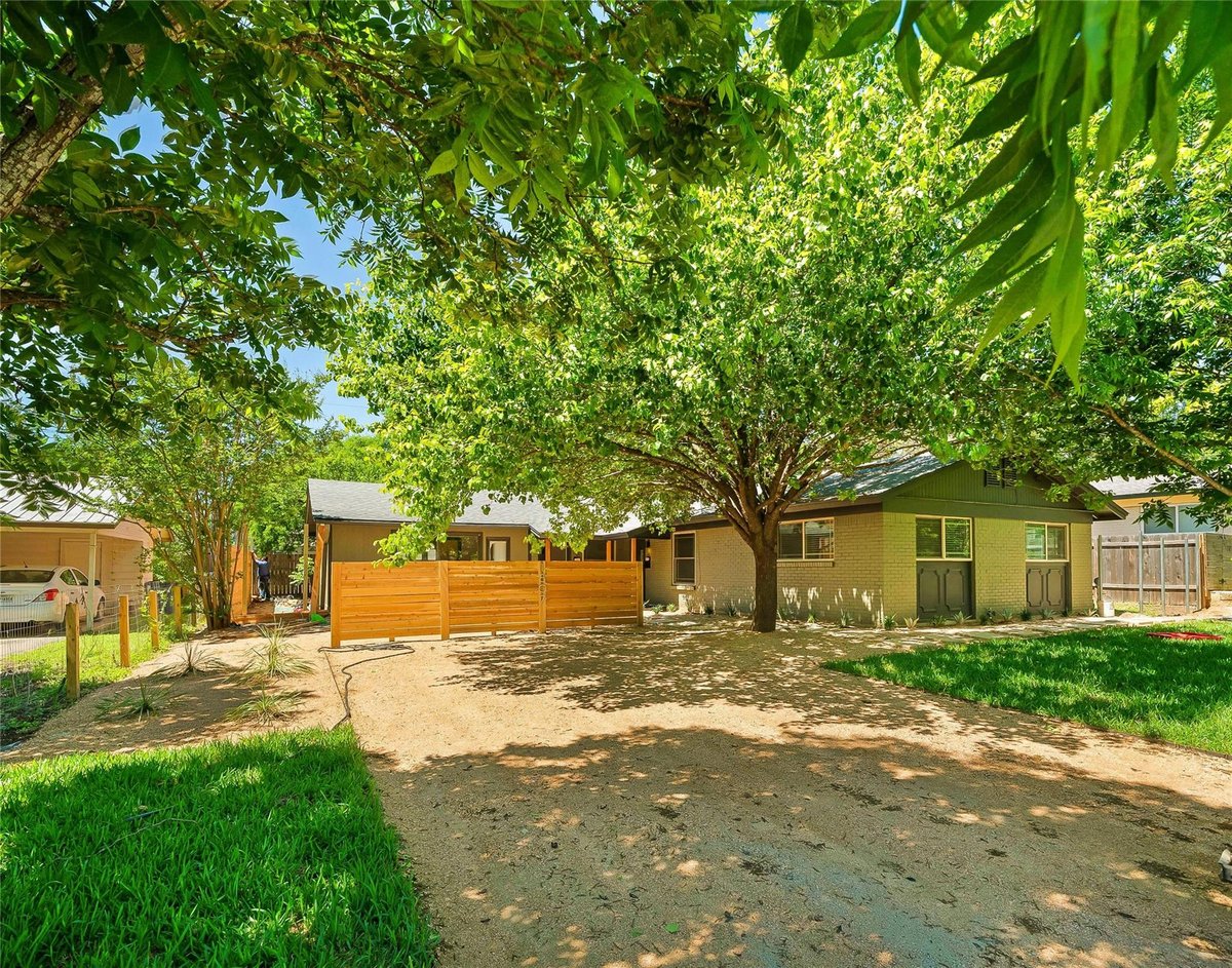 View 1807 Blue Crest DR Unit #B in Chasewood Add 1807 Blue Crest DR Unit #B - property photo 1 - Luxury home in Chasewood Add, Austin, TX