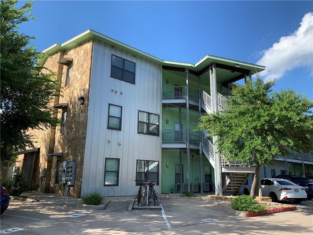 Living area at 1807  Poquito St  #32 - 2 bed 2 bath home