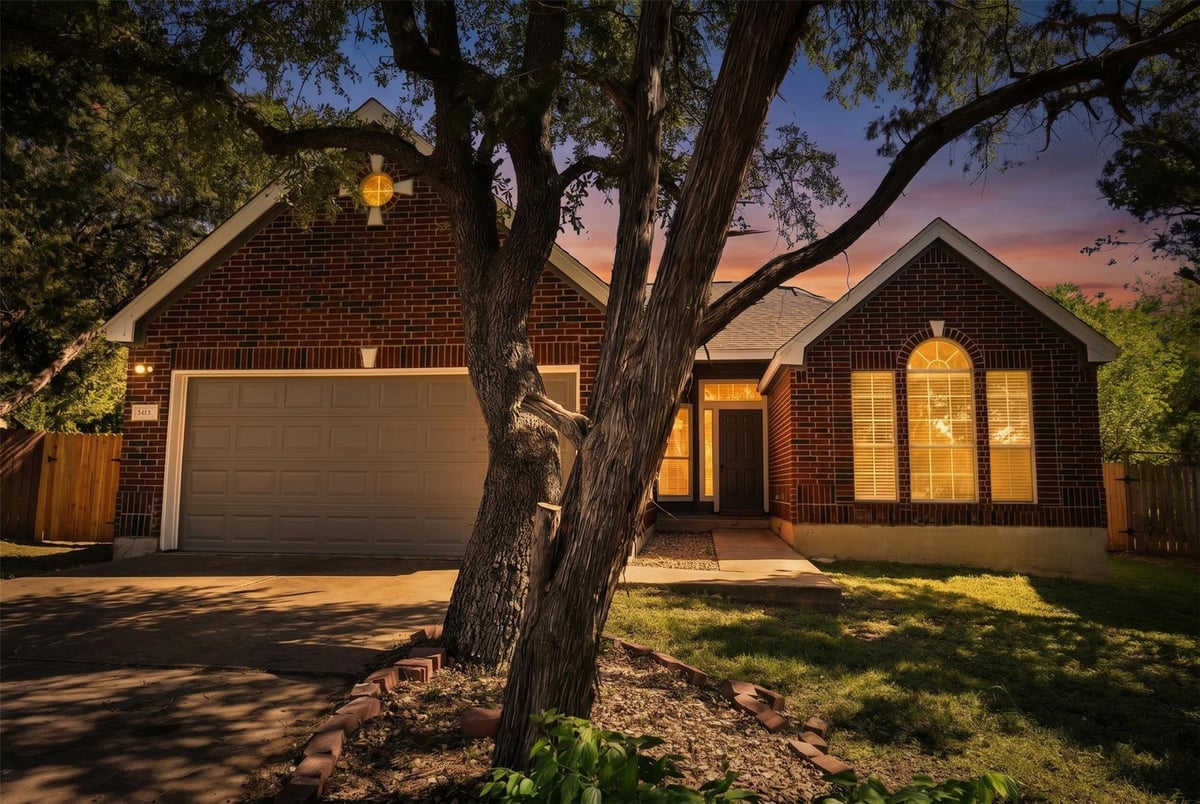 View 1809 Bent Oak CV in Mason Creek 1809 Bent Oak CV - front exterior - Luxury home in Mason Creek, Leander, TX