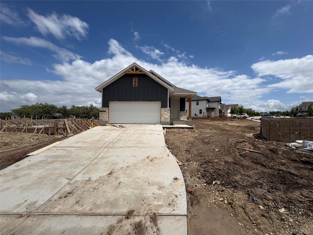 Kitchen at 181 Ranier Way - 3 bed 2 bath home