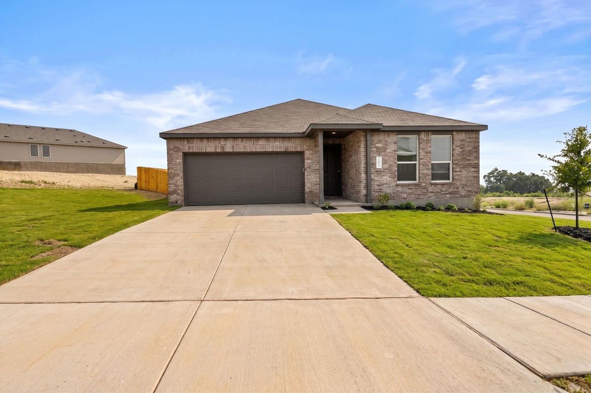 View 181 Reed Henry Dr in Clayton Ranch 181 Reed Henry Dr - front exterior - Luxury home in Clayton Ranch, Copperas Cove, TX