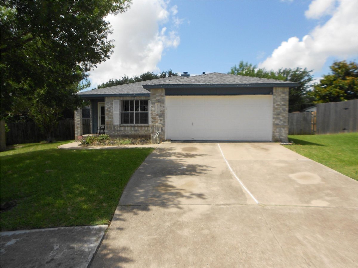 View 1810 Courtney CV in Greenlawn Place Sec 02 1810 Courtney CV - front exterior - Luxury home in Greenlawn Place Sec 02, Round Rock, TX