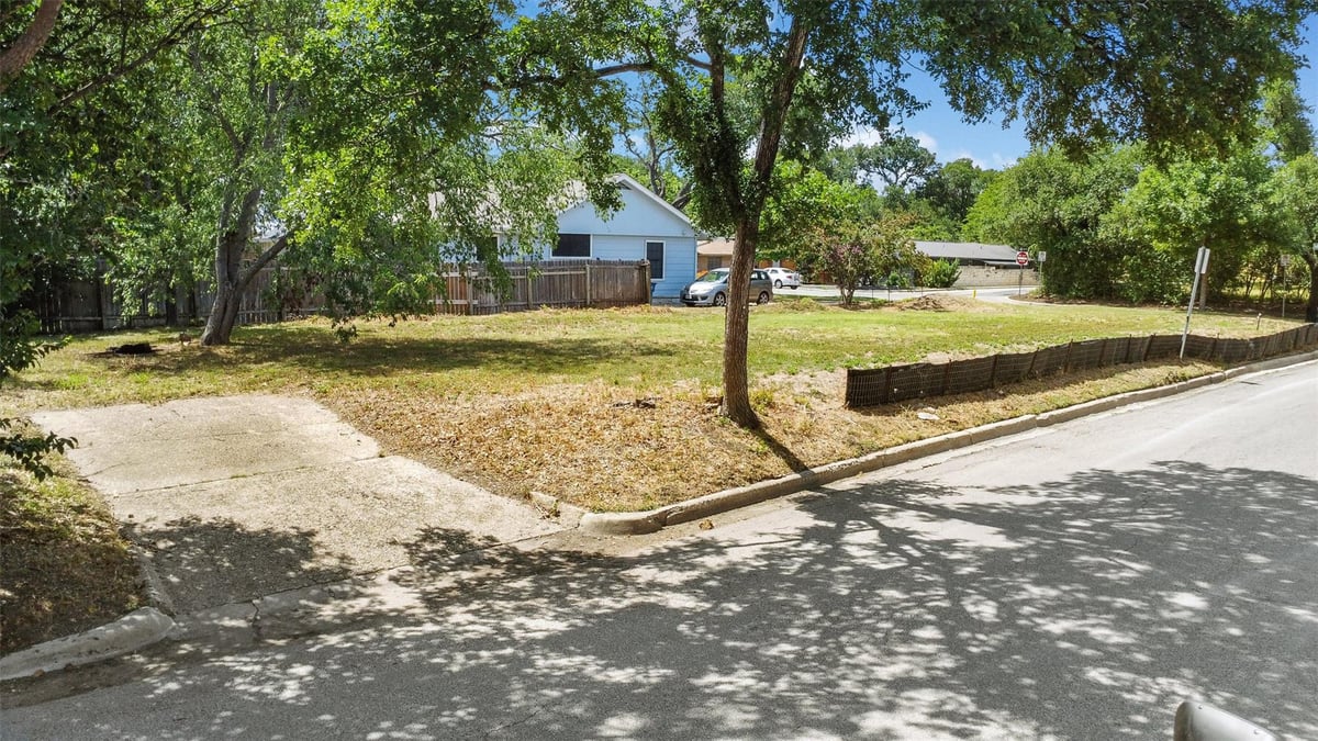 Primary bedroom at 1810 Mohle Dr - Brykerwoods C, Austin, TX