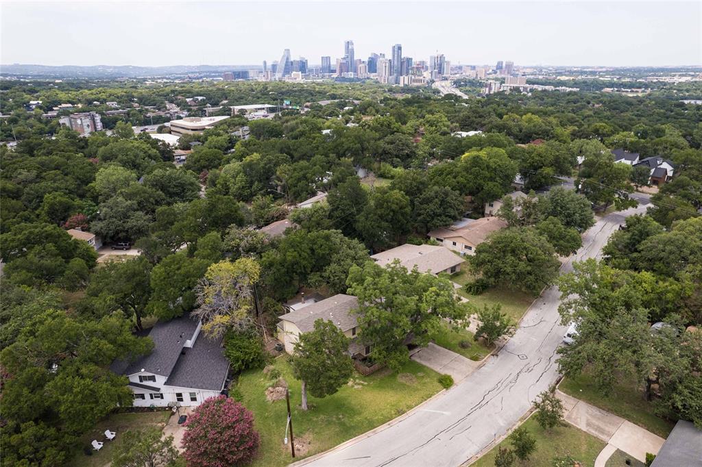 View 1810 Sylvan Dr in Fawn Ridge Sec 01 1810 Sylvan Dr - front exterior - Luxury home in Fawn Ridge Sec 01, Austin, TX