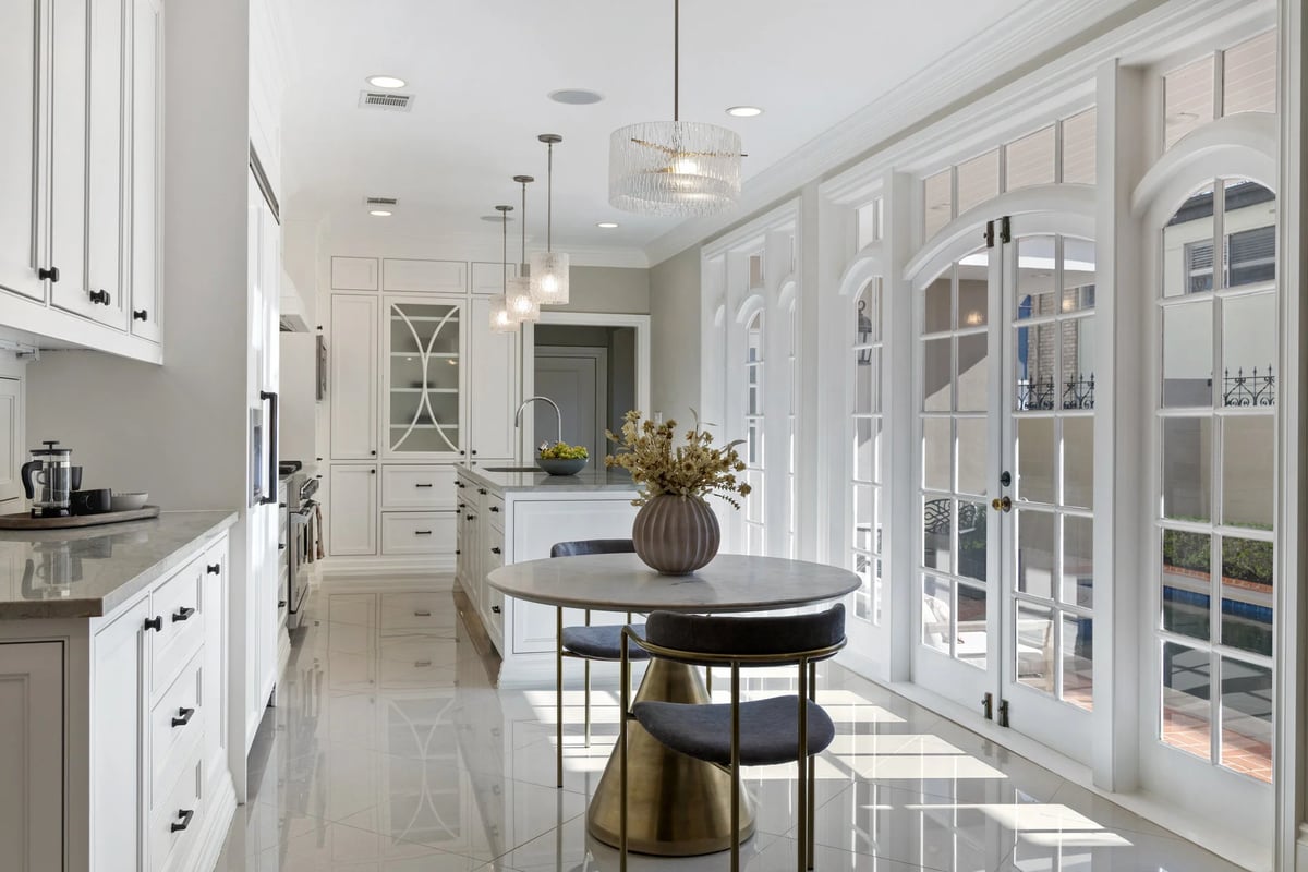 1810 W 35th Street - kitchen with Viking range and glass mosaic backsplash, view 7