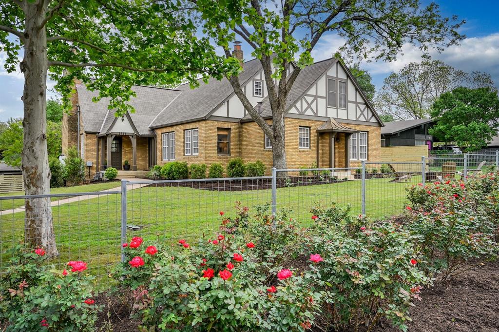 View 1811 Kenwood Ave in Kenwood Place 1811 Kenwood Ave - front exterior - Luxury home in Kenwood Place, Austin, TX