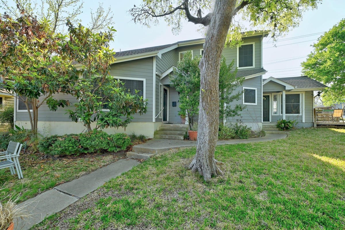 View 1811 W 39th ST Unit #A/B in Ridgelea 1811 W 39th ST Unit #A/B - front exterior - Luxury home in Ridgelea, Austin, TX