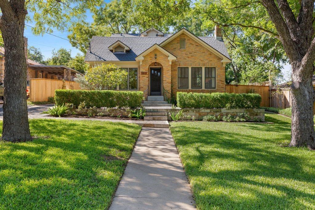 View 1812 Kenwood Ave in Henry Add 1812 Kenwood Ave - front exterior - Luxury home in Henry Add, Austin, TX