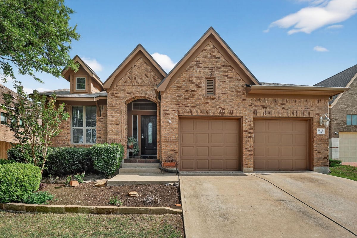 View 1812 Paseo Verde Dr in Vista Ridge Ph 04 1812 Paseo Verde Dr - front exterior - Luxury home in Vista Ridge Ph 04, Leander, TX