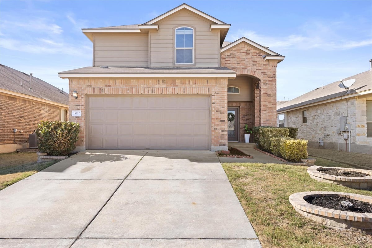 18120 Moreto Loop - front exterior - Luxury home in Pfairway Park, Pflugerville, TX
