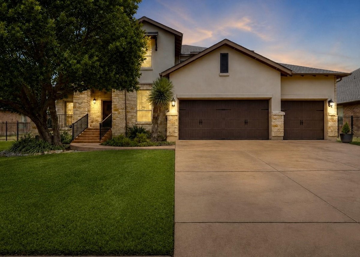 View 1813 Harvest Dance DR in Fairways At Crystal Falls 1813 Harvest Dance DR - property photo 1 - Luxury home in Fairways At Crystal Falls, Leander, TX