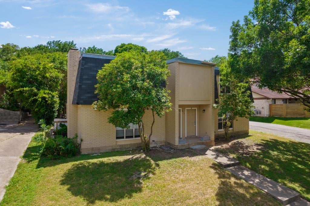 View 1813 Woodland Ave in Colorado Hills Estates Sec 02 1813 Woodland Ave - property photo 1 - Luxury home in Colorado Hills Estates Sec 02, Austin, TX