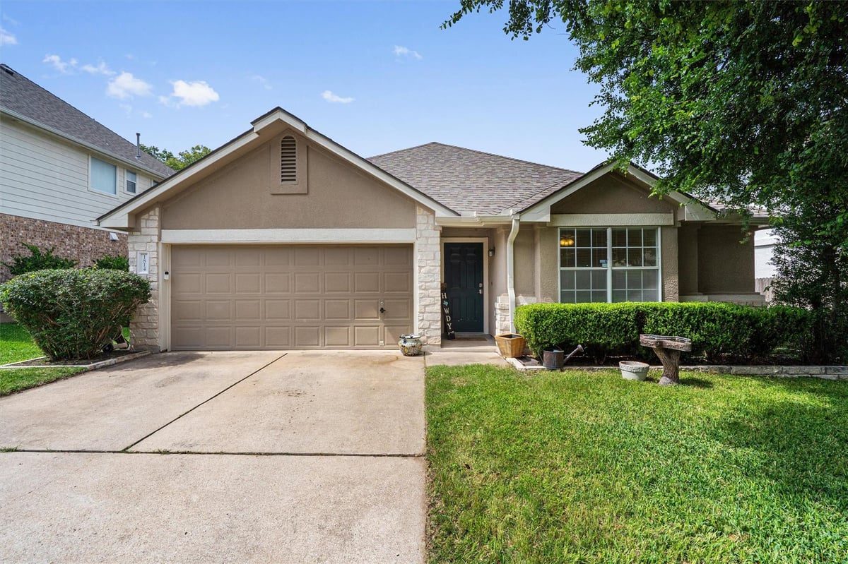 1814 Rosenborough Ln N - front exterior - Luxury home in Round Rock Ranch PUD 13 Ph 01, Round Rock, TX
