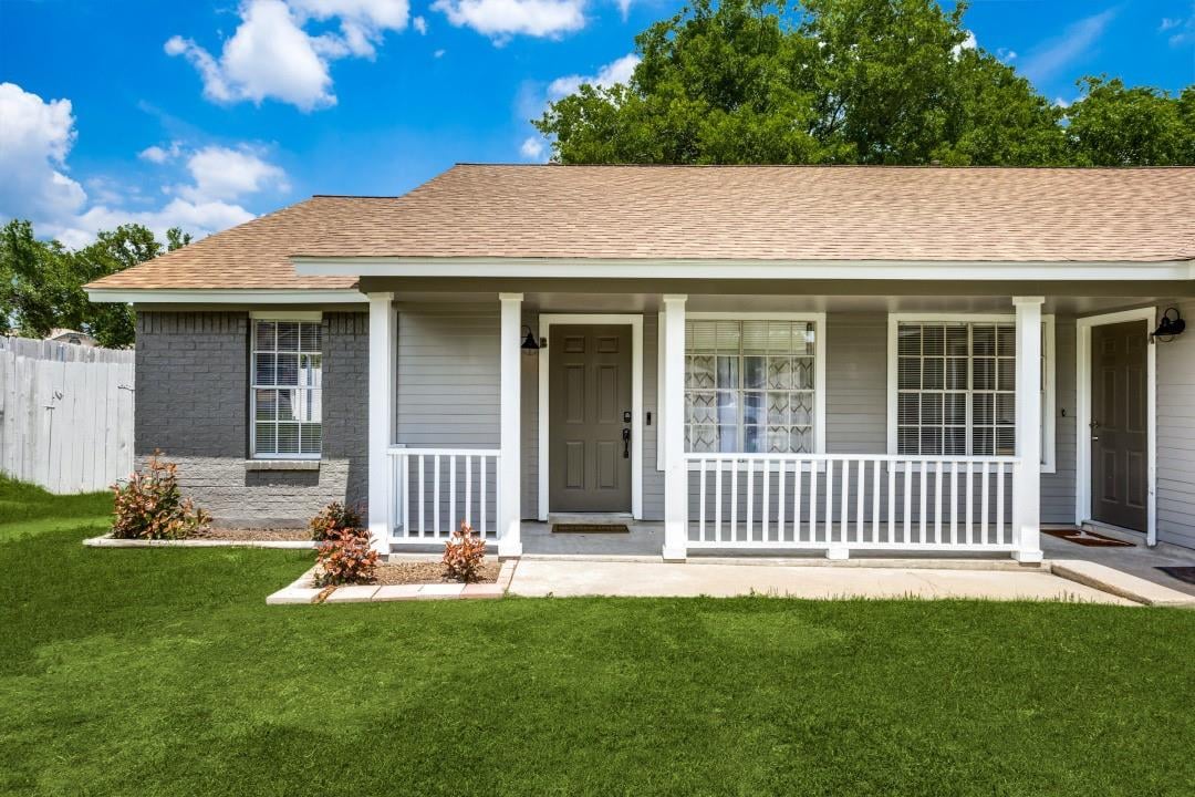 View 1816 Gracy Farms Ln Unit #B in Quail Hollow Sec 07 1816 Gracy Farms Ln Unit #B - front exterior - Luxury home in Quail Hollow Sec 07, Austin, TX