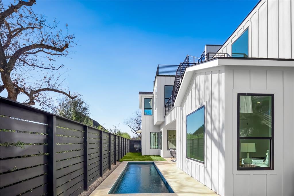 View 1816 W 11th ST Unit #A in Maas Add 1816 W 11th ST Unit #A - property photo 1 - Luxury home in Maas Add, Austin, TX