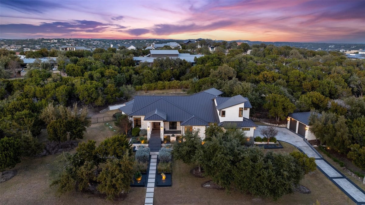 1817 Knights Chance Ln - front exterior - Luxury home in Reserve At Lake Travis, Spicewood, TX