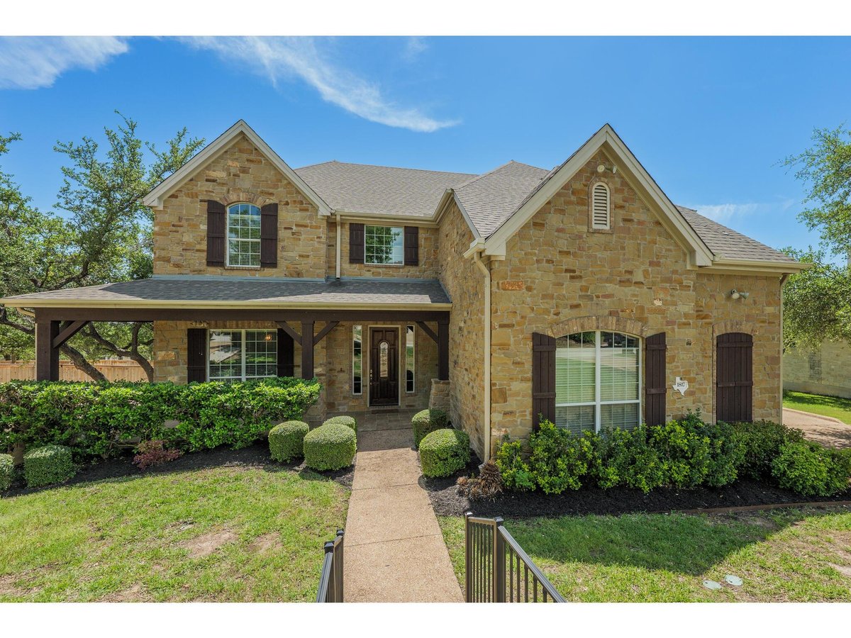 View 1817 Val Verde Dr in Steiner Ranch Ph 01 Sec 08 1817 Val Verde Dr - front exterior - Luxury home in Steiner Ranch Ph 01 Sec 08, Austin, TX