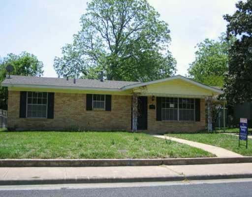 View 1819 Ashby Ave in Zilker 1819 Ashby Ave - property photo 1 - Luxury home in Zilker, Austin, TX