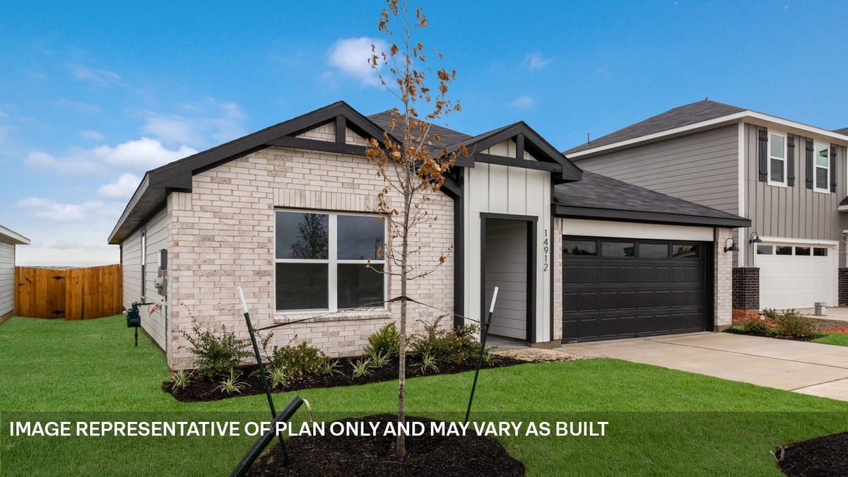 18200 Blazing Ranch LN - front exterior - Luxury home in MONARCH RANCH, Manor, TX