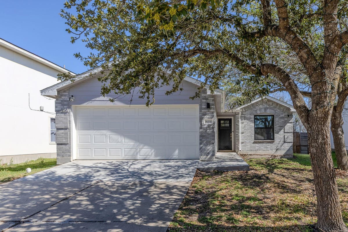 18200 Canopy LN - front exterior - Luxury home in Greenbury Ph 02-A, Manor, TX
