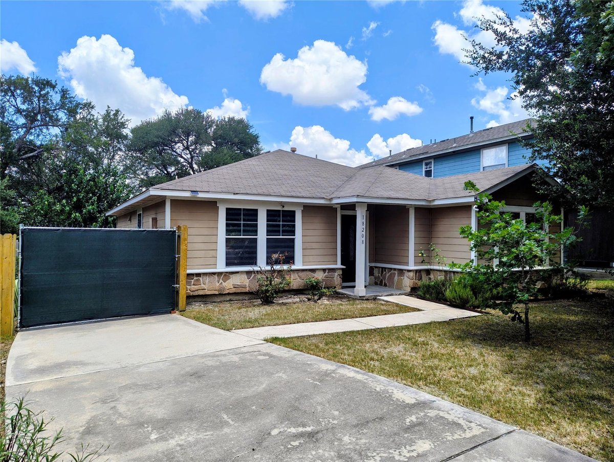 18208 Flathead DR - front exterior - Luxury home in Briarcreek Sec 04, Manor, TX