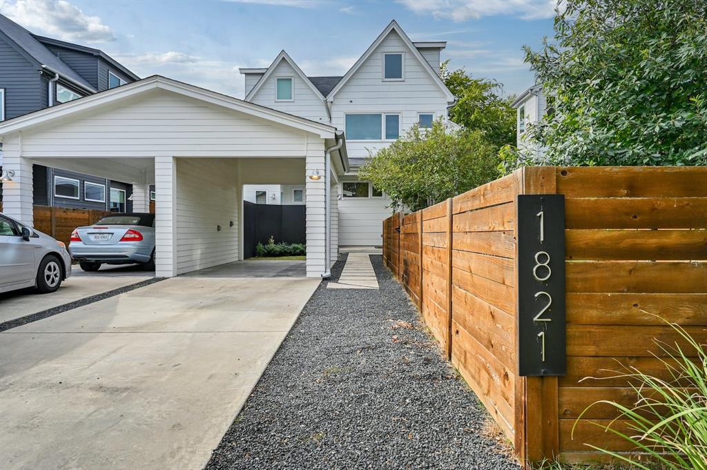 View 1821 W 39th ST Unit #B in Oakmont Heights Sec 10 1821 W 39th ST Unit #B - front exterior - Luxury home in Oakmont Heights Sec 10, Austin, TX