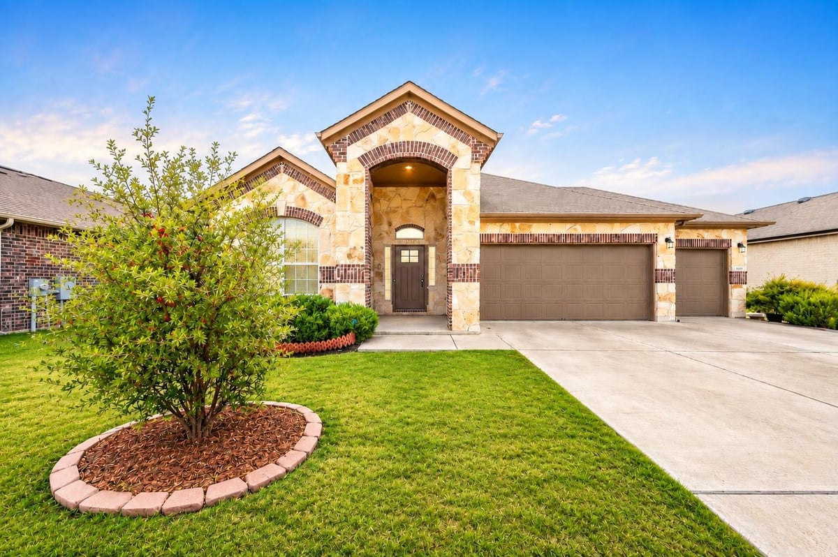 View 18217 Cercina TRL in SORENTO 18217 Cercina TRL - property photo 1 - Luxury home in SORENTO, Pflugerville, TX