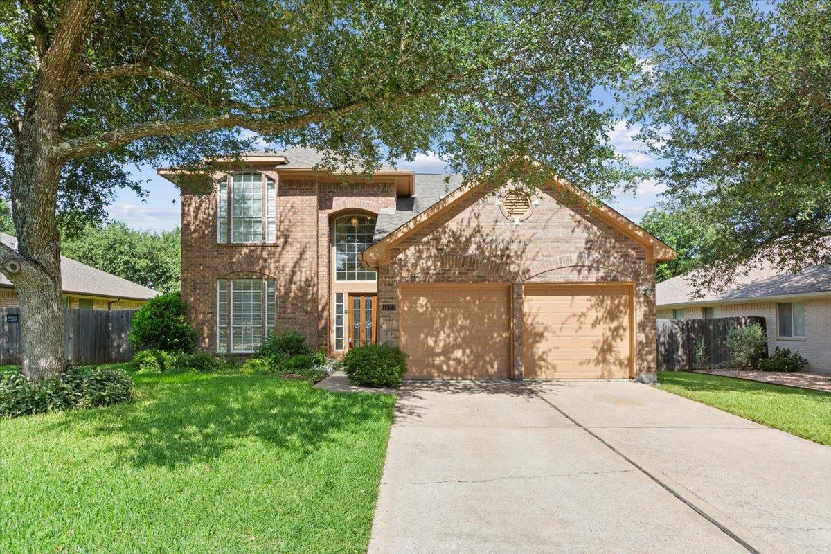 View 1827 Chino Valley Trl in ROUND ROCK RANCH PH 1 SEC 2 1827 Chino Valley Trl - front exterior - Luxury home in ROUND ROCK RANCH PH 1 SEC 2, Round Rock, TX