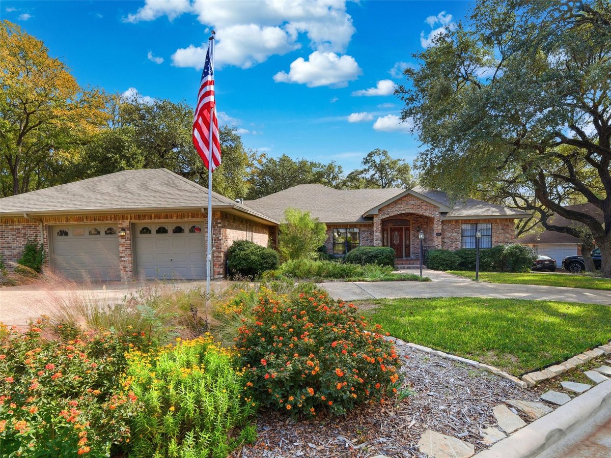 Kitchen at 1828 Cypress Rapids Dr - 3 bed 3 bath home