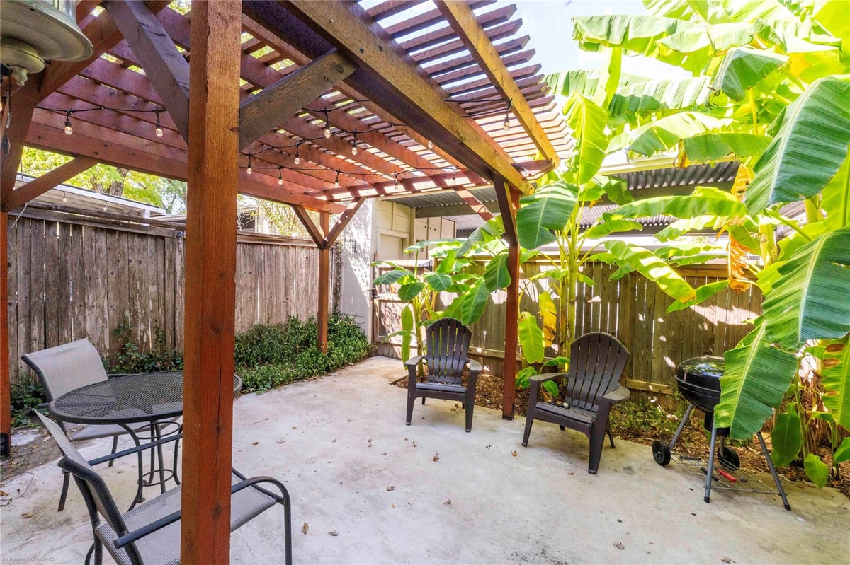 1833 Coronado Hills Dr - front exterior - Luxury home in Old Town Condo Rev 1998, Austin, TX