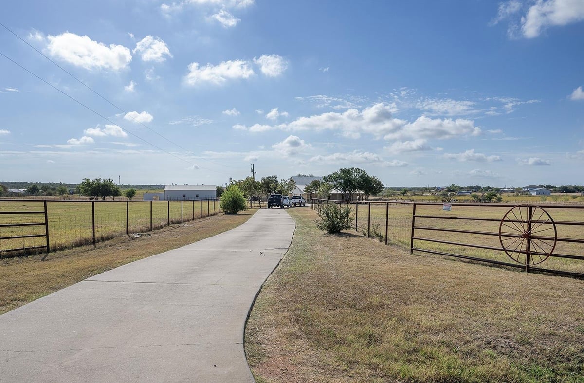 View 1833 County Road 305 in J002D35H - JARRELL ISD Rural Before 1990 1833 County Road 305 - front exterior - Luxury home in J002D35H - JARRELL ISD Rural Before 1990, Jarrell, TX