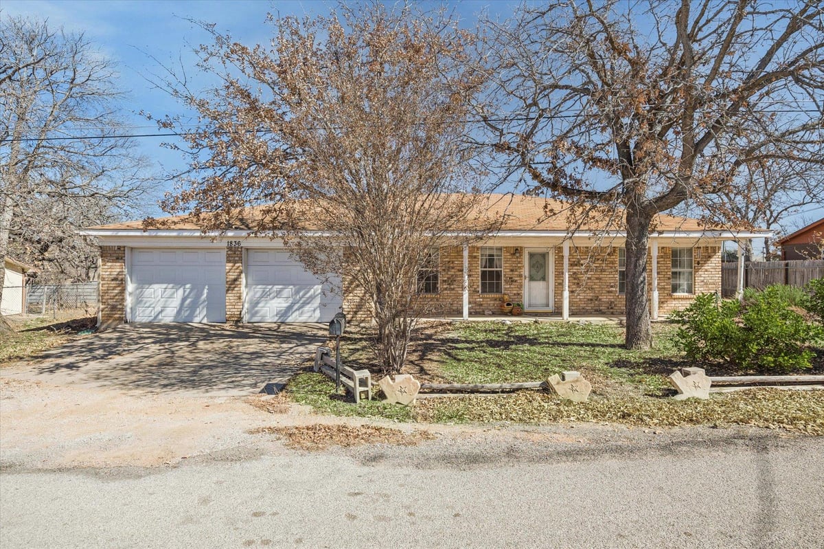 View 1836 Ridgeview DR in Nob Hill 1836 Ridgeview DR - property photo 1 - Luxury home in Nob Hill, Kingsland, TX