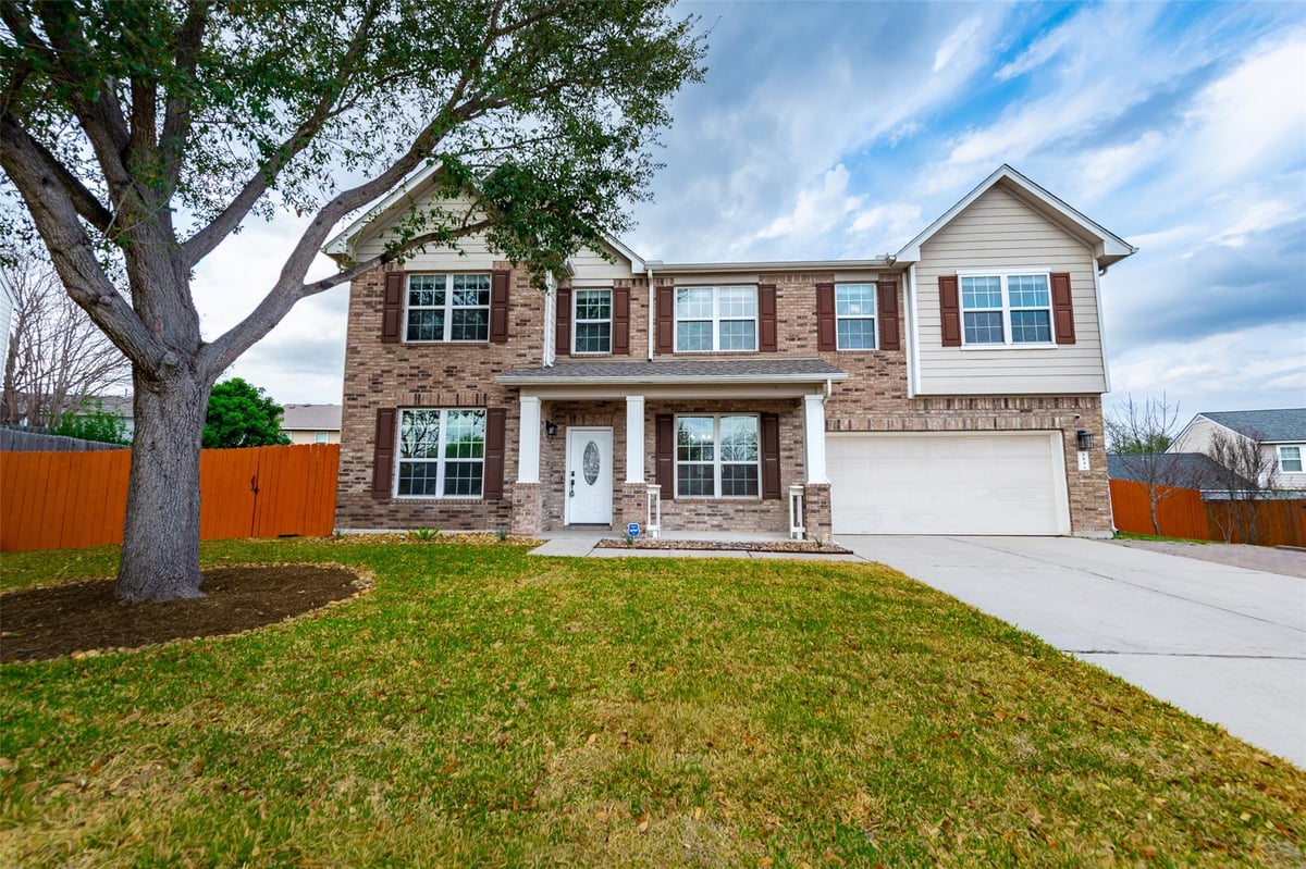 View 184 Tulip Cv in Hometown Kyle Ph 1 184 Tulip Cv - property photo 1 - Luxury home in Hometown Kyle Ph 1, Kyle, TX