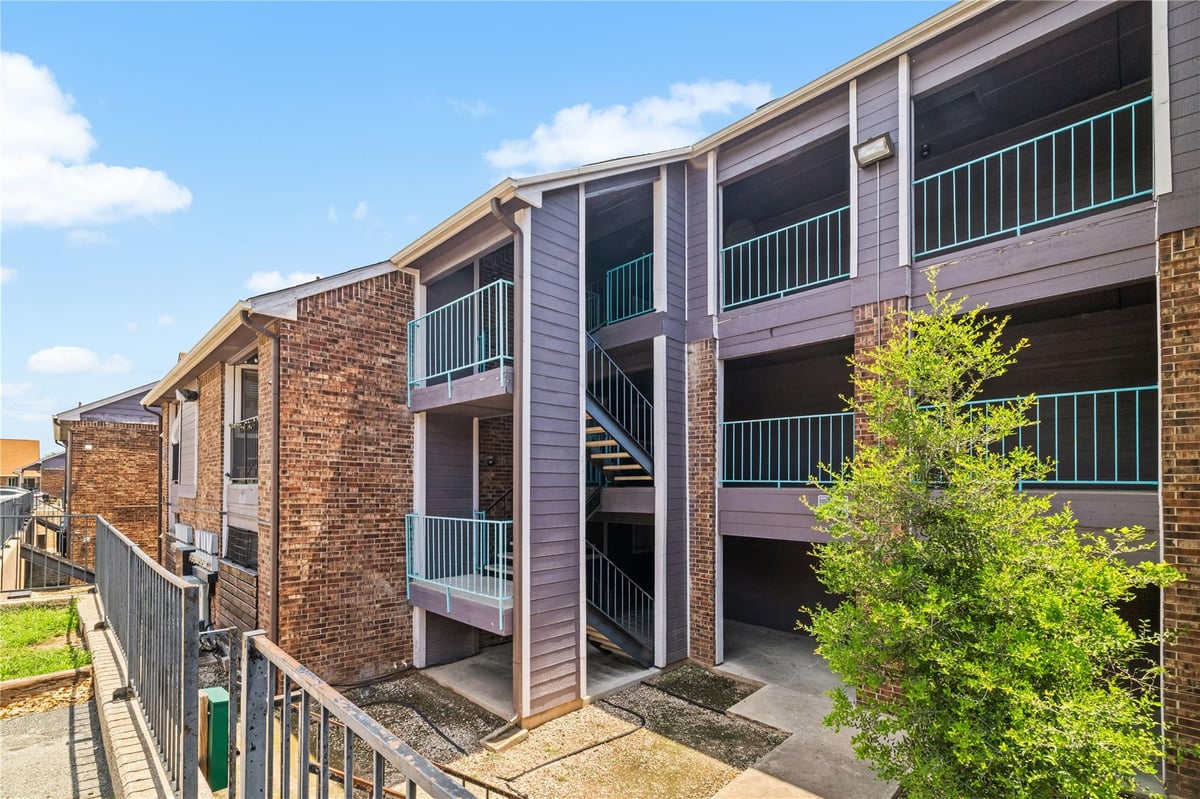 View 1840 Burton Dr Unit #110 in Silverado Condo Amd Ph 02 1840 Burton Dr Unit #110 - front exterior - Luxury home in Silverado Condo Amd Ph 02, Austin, TX