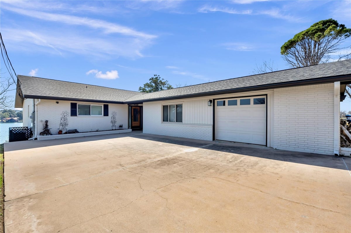 Primary bedroom at 1846 Bluebonnet Ln - 4 bed 4 bath home