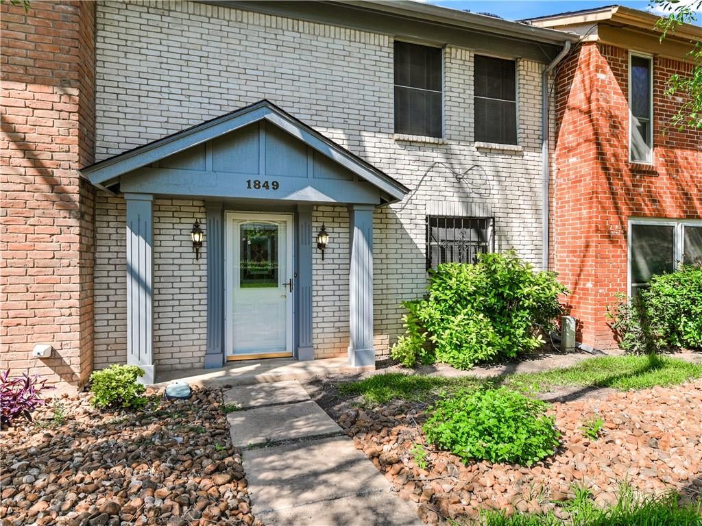 1849 Coronado Hills Dr - front exterior - Luxury home in Old Town Condo Rev 1998, Austin, TX
