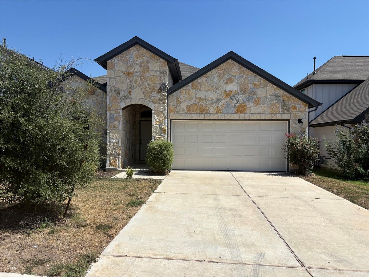 View 185 Munk LN in Larkspur 185 Munk LN - property photo 1 - Luxury home in Larkspur, Leander, TX