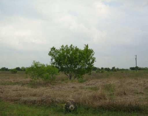 View 185 Westglenn 185 Westglenn - property photo 1 - Luxury lot in Martindale, TX