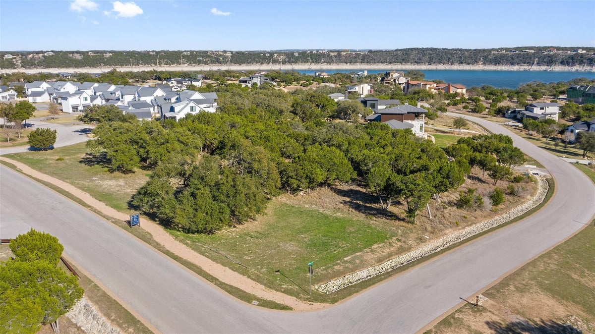 Living area at 18509 Flying J Blvd - Reserve At Lake Travis, Spicewood, TX
