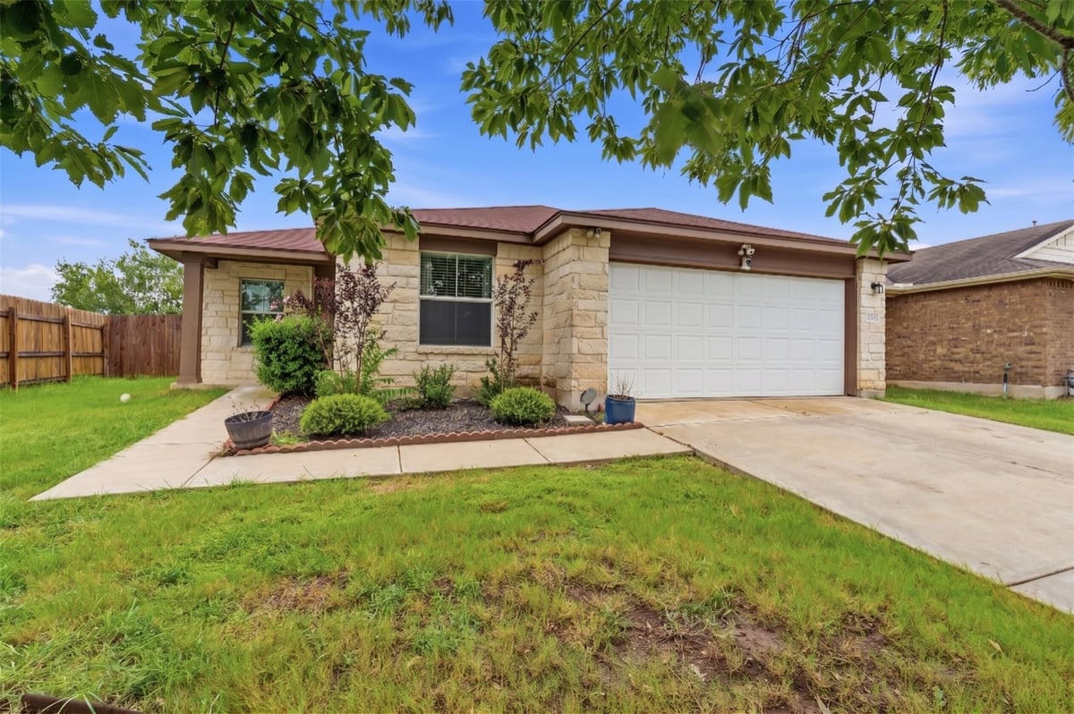 18512 Great Falls DR - front exterior - Luxury home in Briarcreek Sec 05, Manor, TX