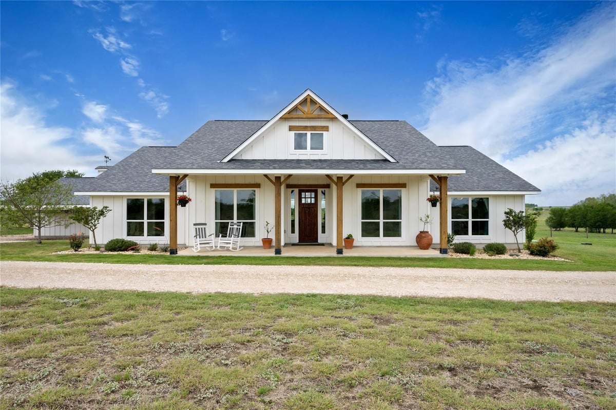 View 1854 County Road 464 in AW0057 - BISSET, R. SUR., 1854 County Road 464 - front exterior - Luxury home in AW0057 - BISSET, R. SUR.,, Elgin, TX