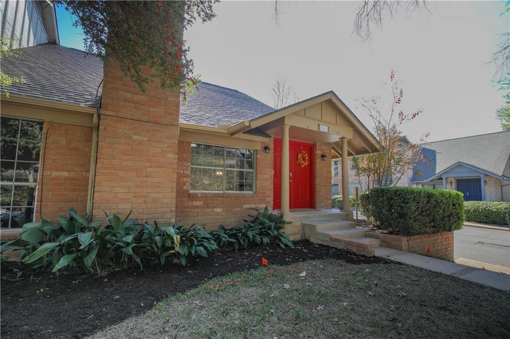 1855 Coronado Hills Dr - front exterior - Luxury home in Old Town Condo Rev 1998, Austin, TX