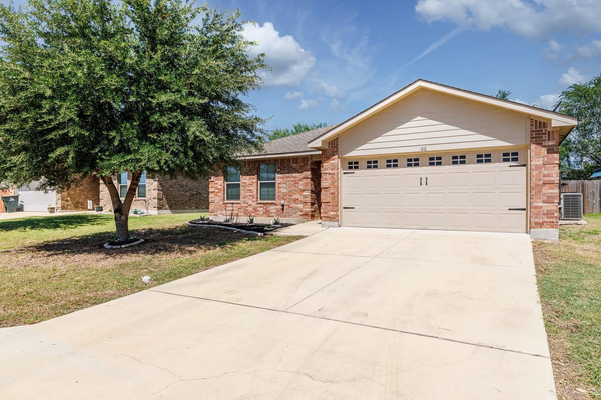 View 186 Talon DR in Riverside Grove 186 Talon DR - property photo 1 - Luxury home in Riverside Grove, Luling, TX